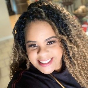 Meet your Posher, Raquel